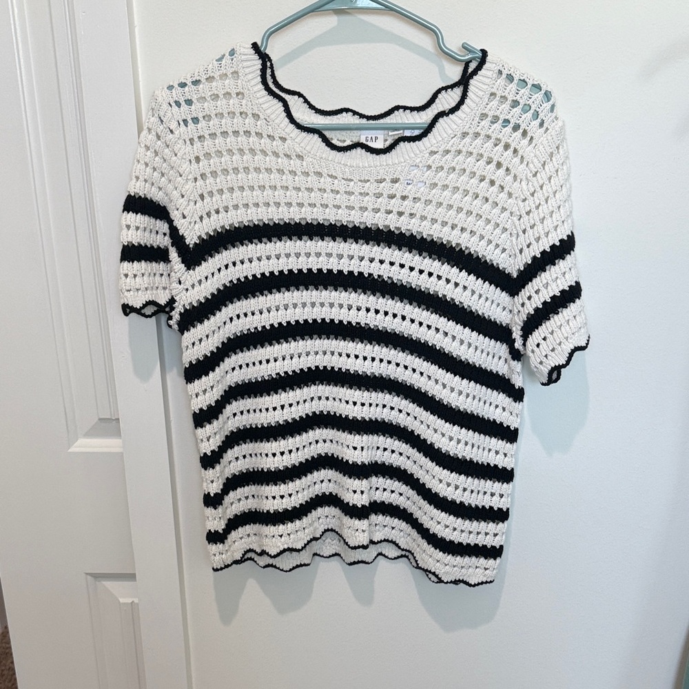 GAP Women's Black and White Crochet Blouse